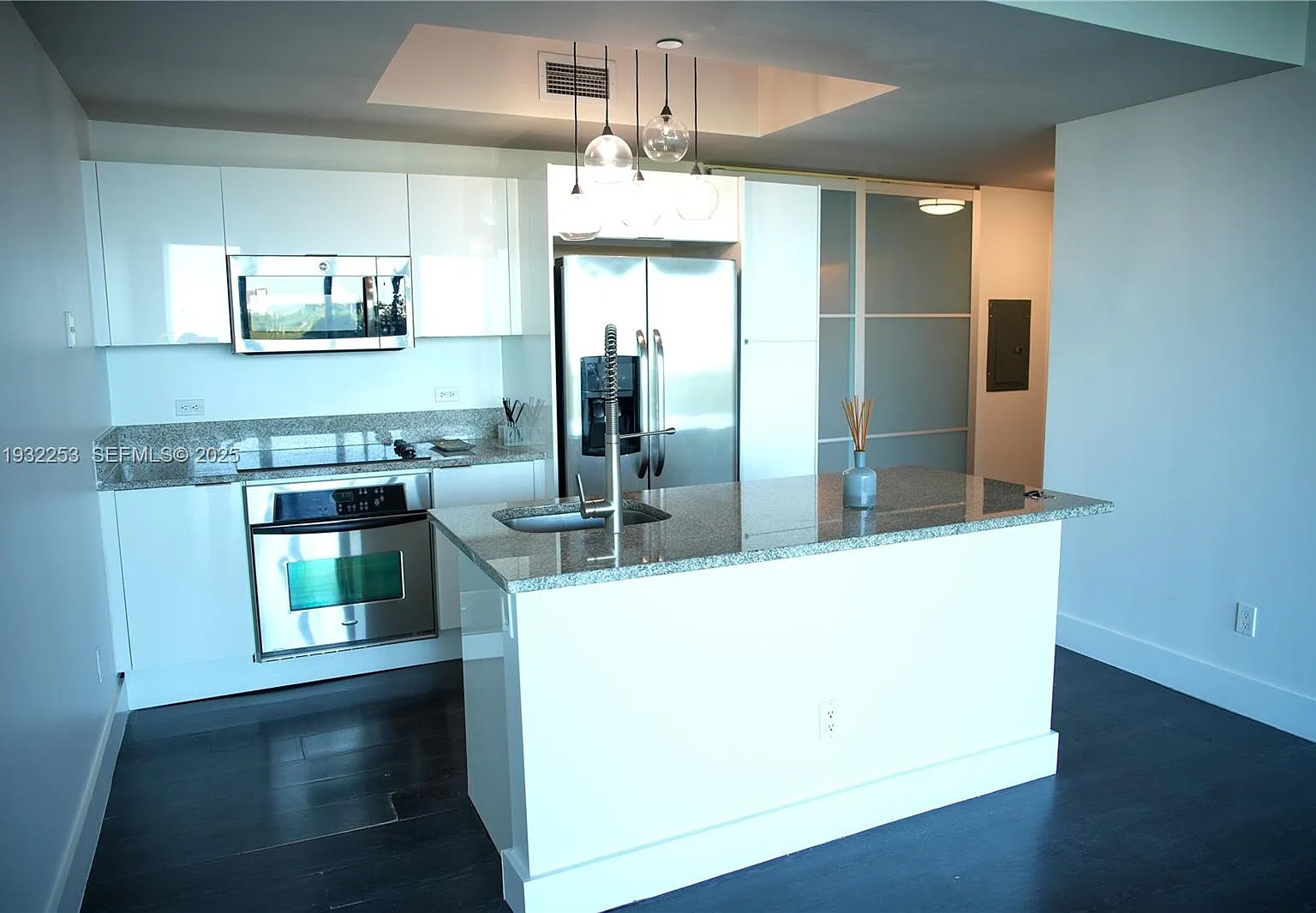 1 bed, 1220 sqft, $3,400 — Photo 4