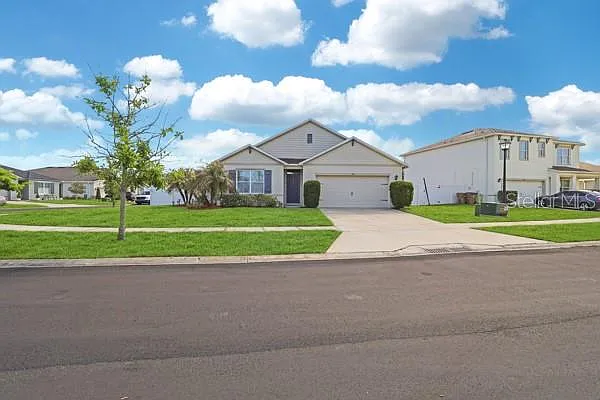 4 bed, 2.0 bath, 1846 sqft, $2,550 — Photo 1