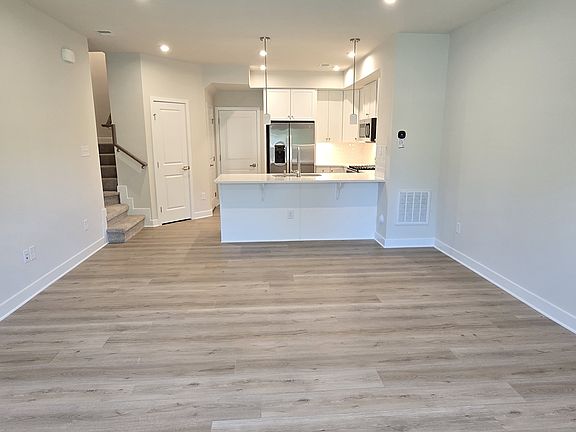 5th image of 8047 Lake Laurel Ln #A