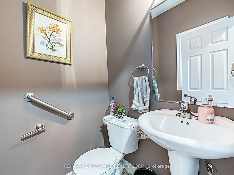 3221 Erin Centre Blvd #BASEMENT — Photo 30