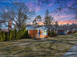 31548 Fairfax St, Livonia, MI 48152