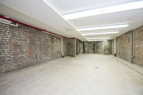 Rented by Paramount And Bond Real Estate | media 11