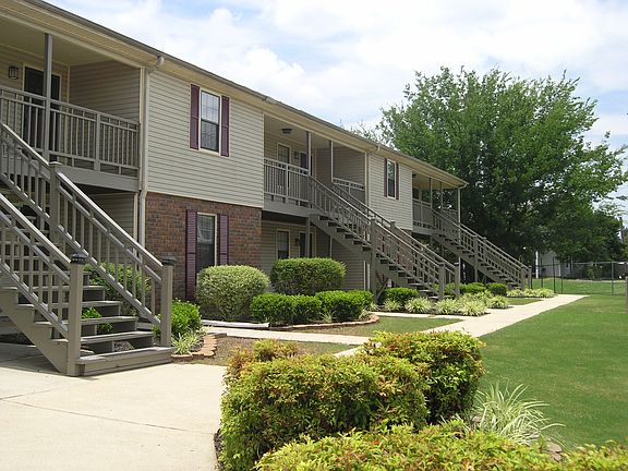 Front view of 12 Plex with beautiful landscaping