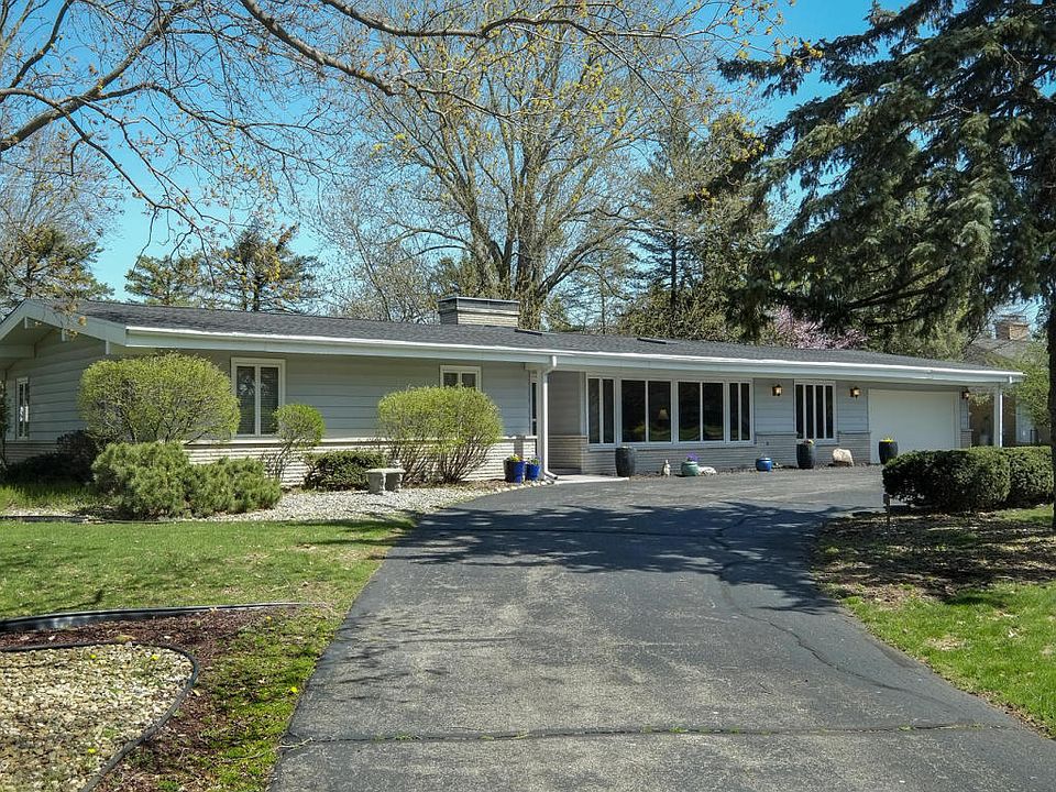 1st image of 32 Country Club Dr