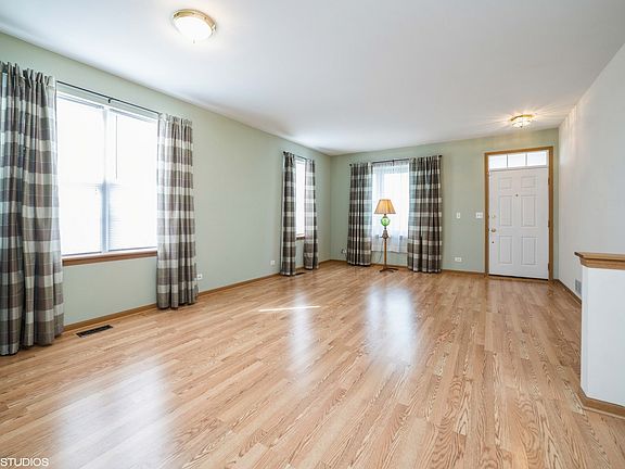3rd image of 291 Fairhaven Dr