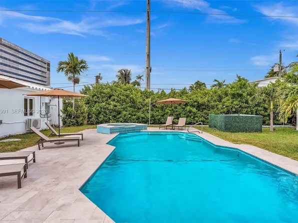 703 NE 7th St #5, Hallandale, FL 33009