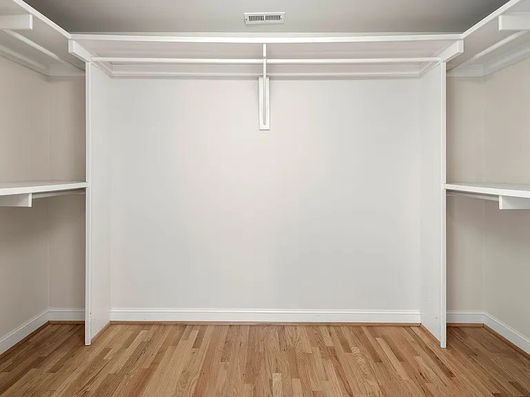 8 Trafalgar Cir — Photo 20