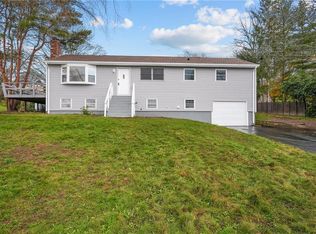 19 Pocahontas Dr, Middletown, RI 02842