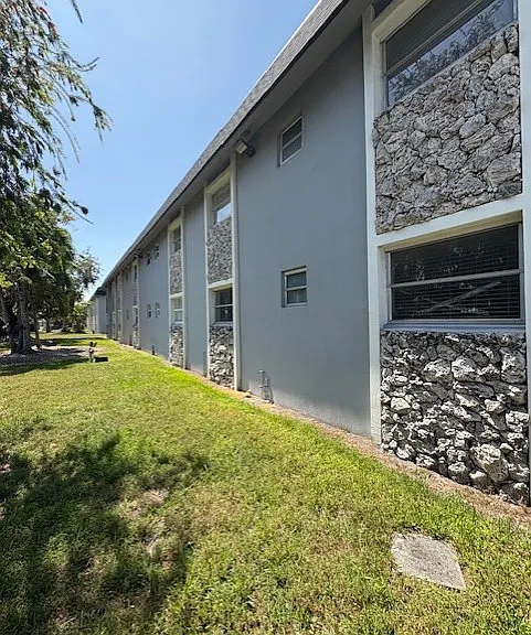 4300 SW 67th Ave #18 — Photo 7