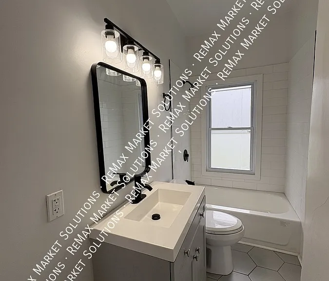 3366 E 130th St #2 — Photo 9