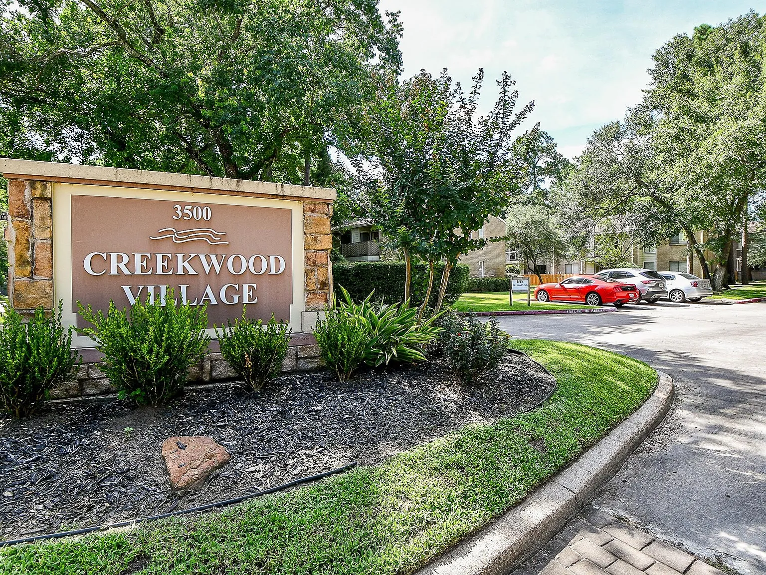 1 bed, 1.0 bath, 691 sqft, $1,050 — Photo 3
