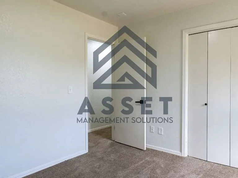 1605 Blessing Ct — Photo 17