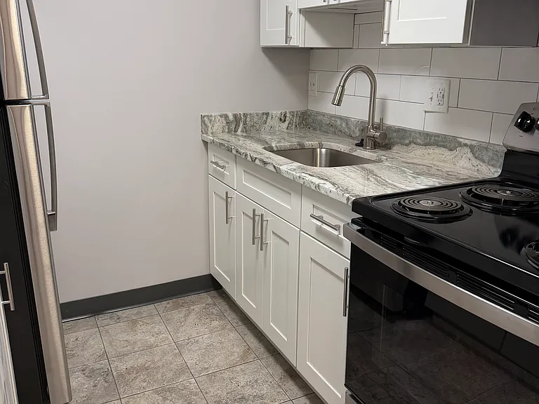 Amy Lowell Apartments — Photo 30