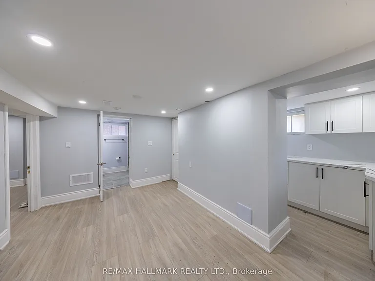 559 Ritson Rd S — Photo 23