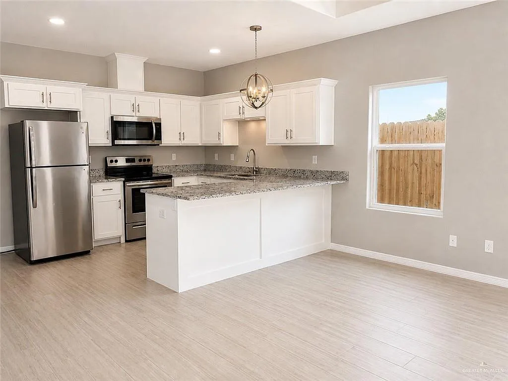 3 bed, 2.0 bath, 1119 sqft, $12,000 — Photo 2