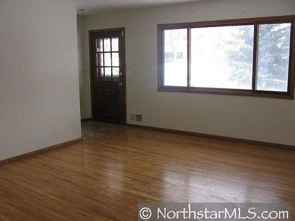 5th image of 15208 Chicago Avenue