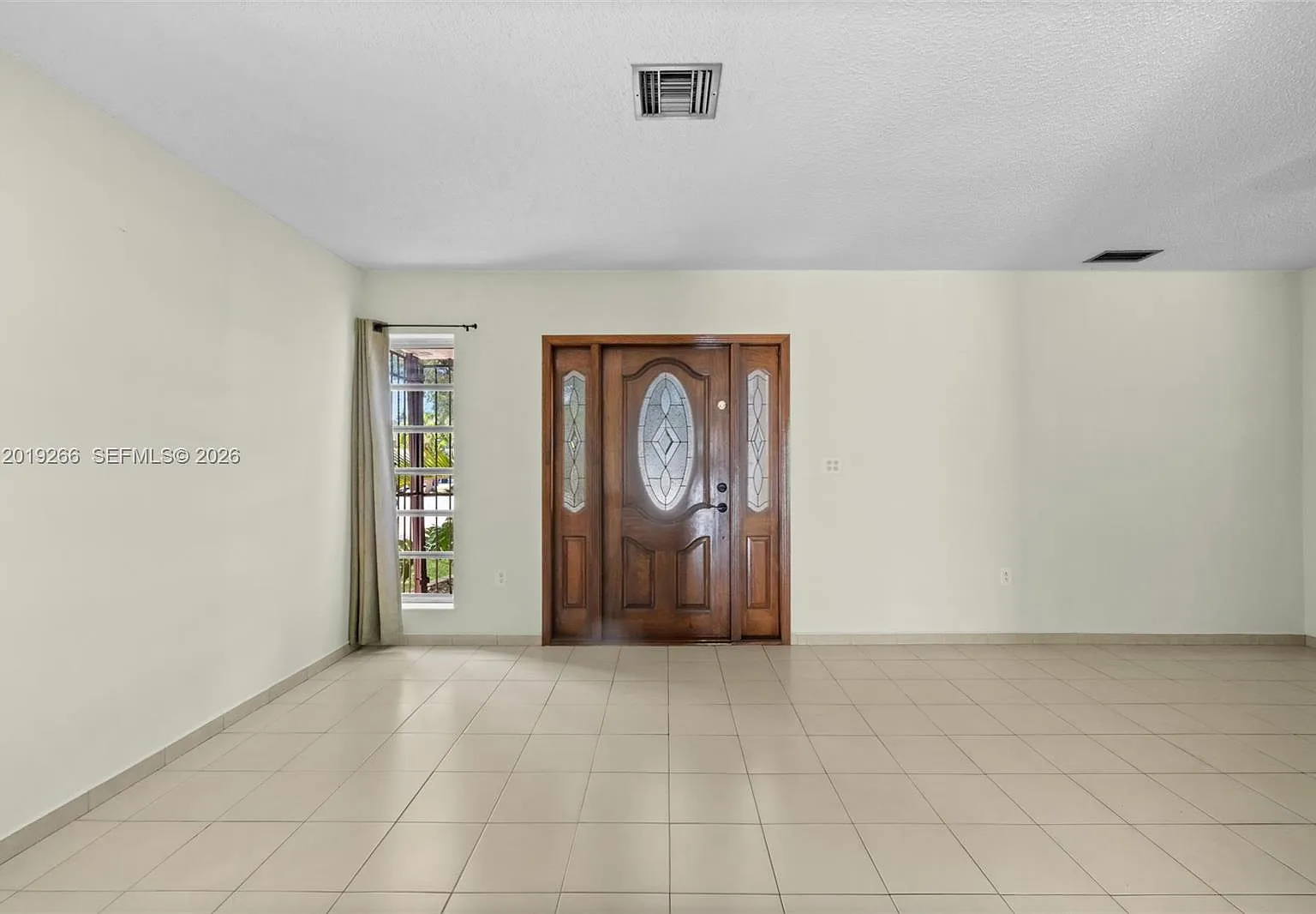 3 bed, 2.0 bath, 1242 sqft, $3,500 — Photo 3