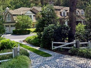 363 Indian Trail Dr, Franklin Lakes, NJ 07417