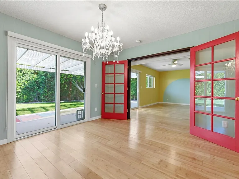 9750 Valencia Dr — Photo 5