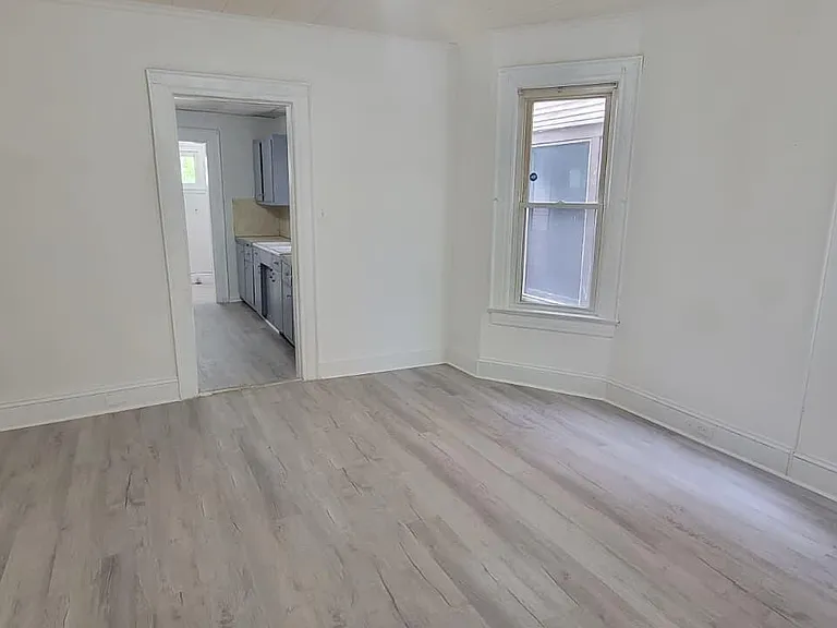 807 Monroe Ave — Photo 3
