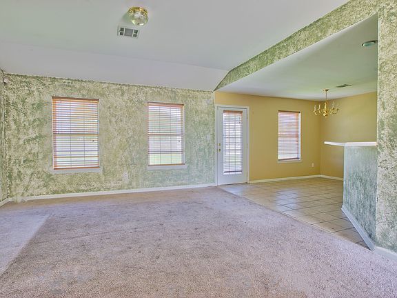 4th image of 310 Baptiste Cir