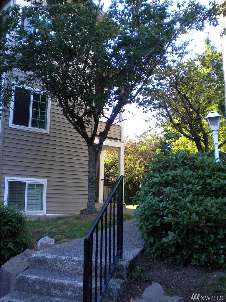 2 bed, 1008 sqft, $2,200 — Photo 1