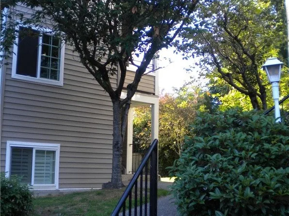 9826 NE 122nd St, Kirkland, WA