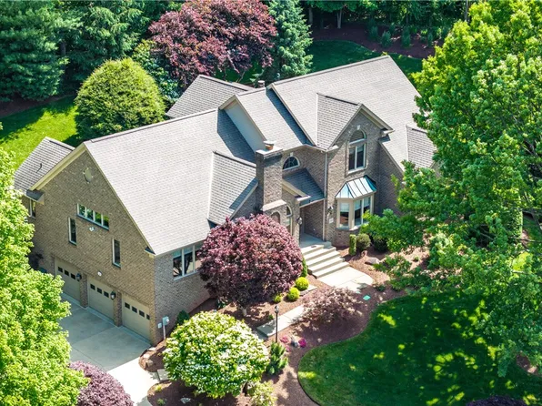 203 Sugarwood Dr, Venetia, PA 15367