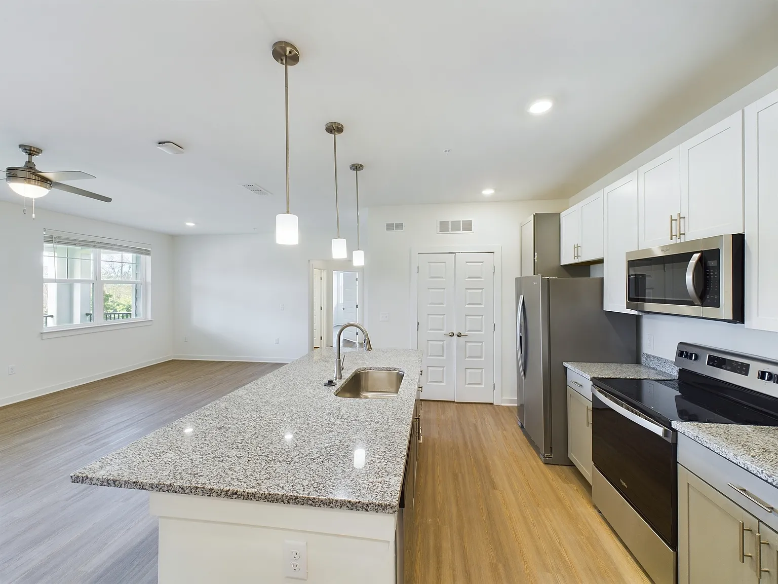 3 bed, 1389 sqft, $2,499 — Photo 1