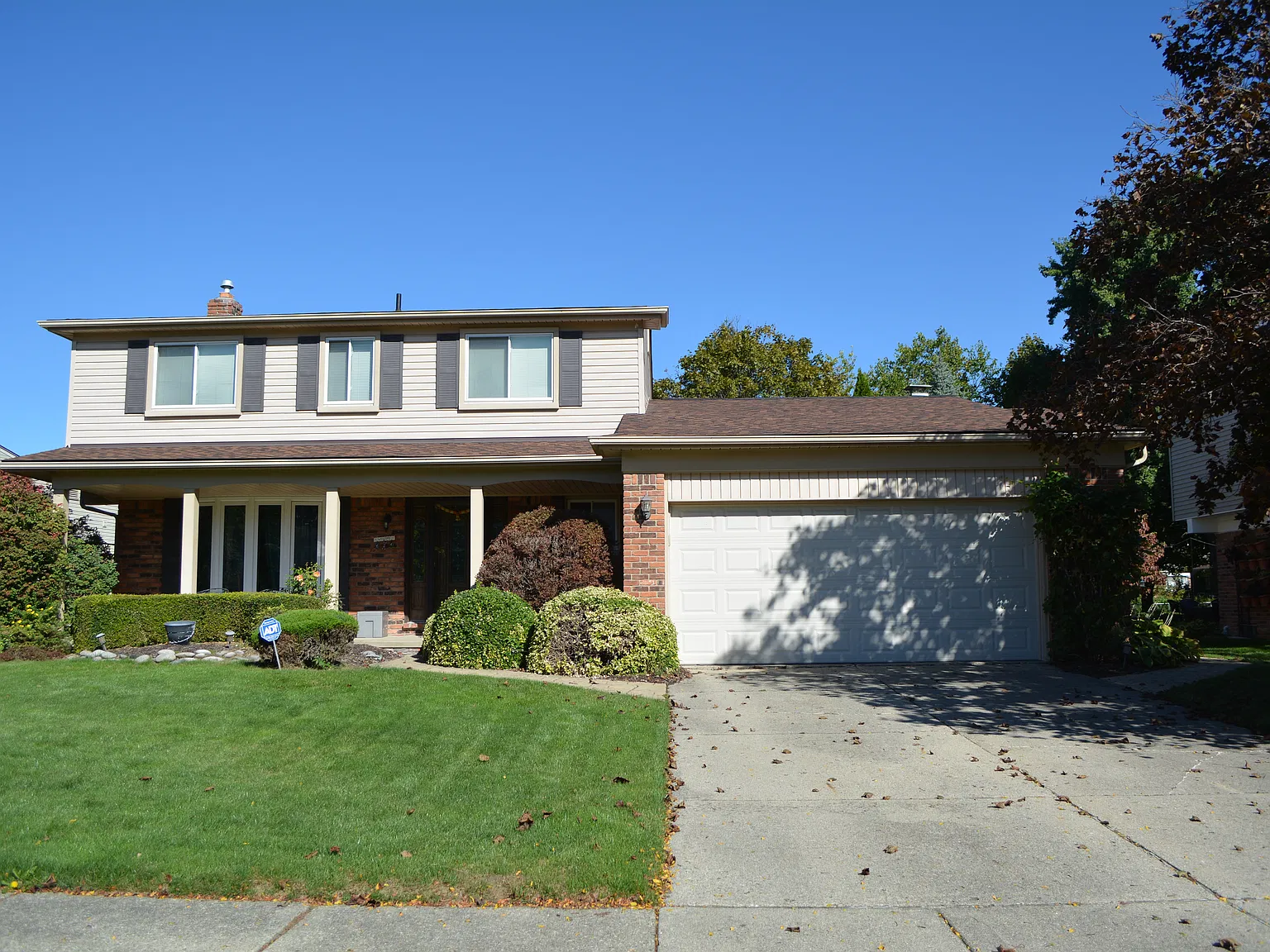 4 bed, 2.5 bath, 2002 sqft, $3,200 — Photo 1