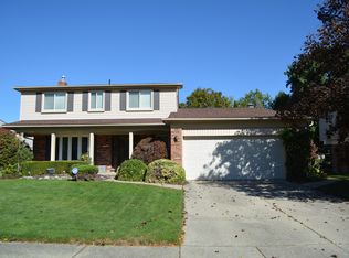 1095 Trevino Dr, Troy, MI 48085