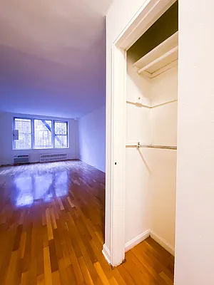 Rented by City Connections Realty | media 5