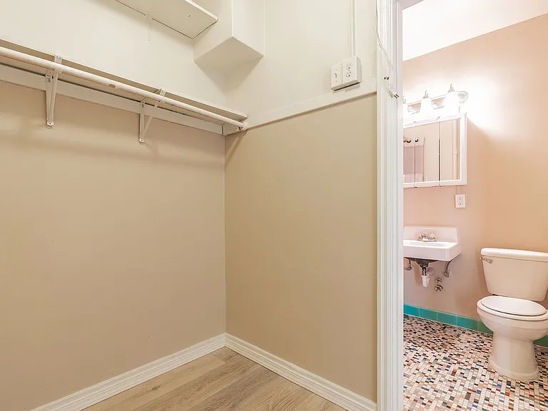 Spacious Units in a Vintage Brick Building- Walk to Seattle Center, Shops,and Restaurants! — Photo 5