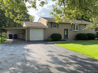 982 Bonnie Lake Dr, Alden, NY 14004