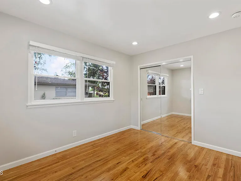 420 Violet Ave — Photo 12