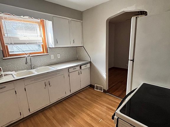5th image of 1420 Villa Dr