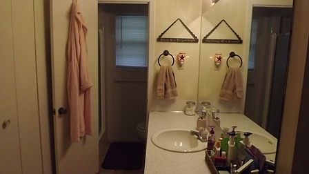 2nd image of 917 Laurie Ln