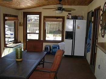 4th image of 1820 Crawford Ave