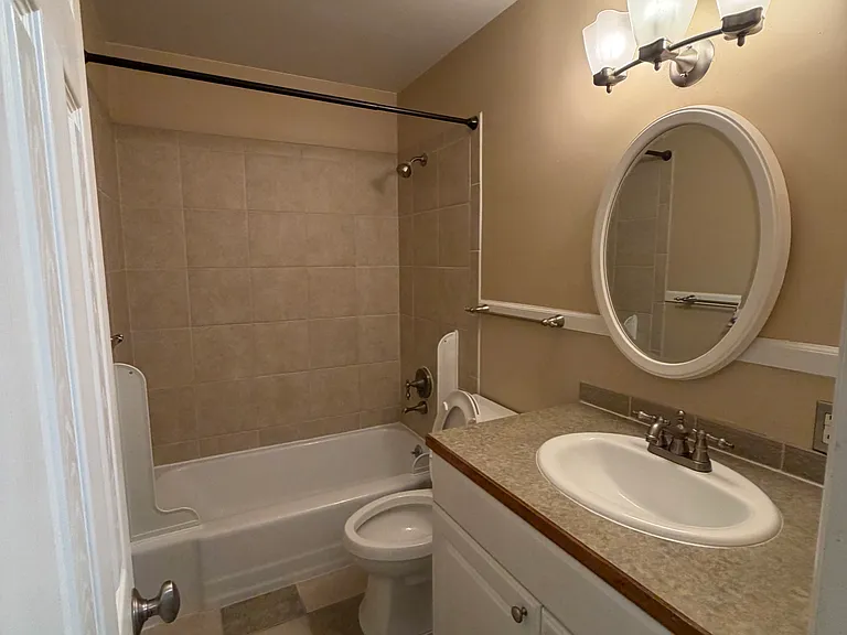 1643 S Grant St — Photo 5