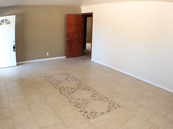 5th image of 2310 Sunny Ln