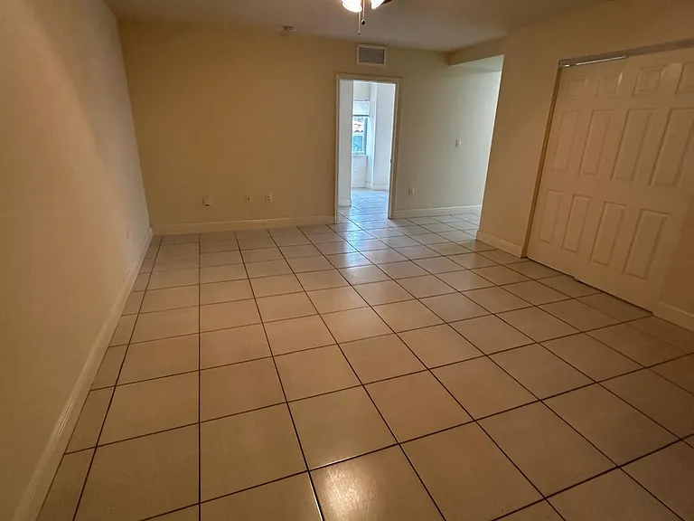 145 SW 15th Ave #204 — Photo 2
