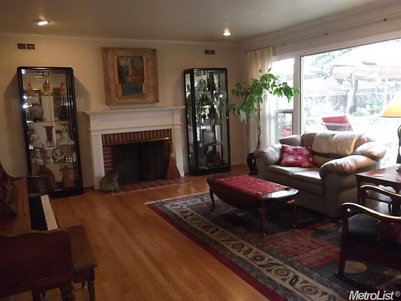 4th image of 1001 W Mariposa Ave
