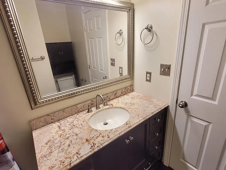 1277 Oak St SW #B — Photo 16
