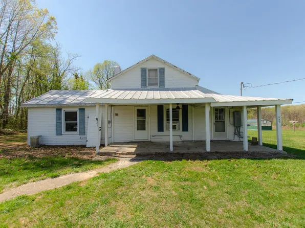 957 Blue Ridge Dr, Gretna, VA 24557