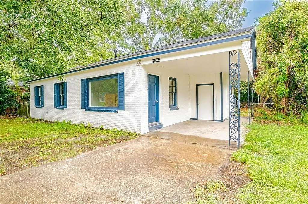 3 bed, 1.0 bath, 1026 sqft, $1,400 — Photo 1
