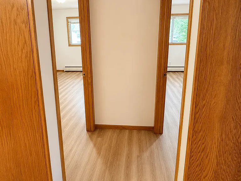 2105 Lake Point Dr — Photo 5
