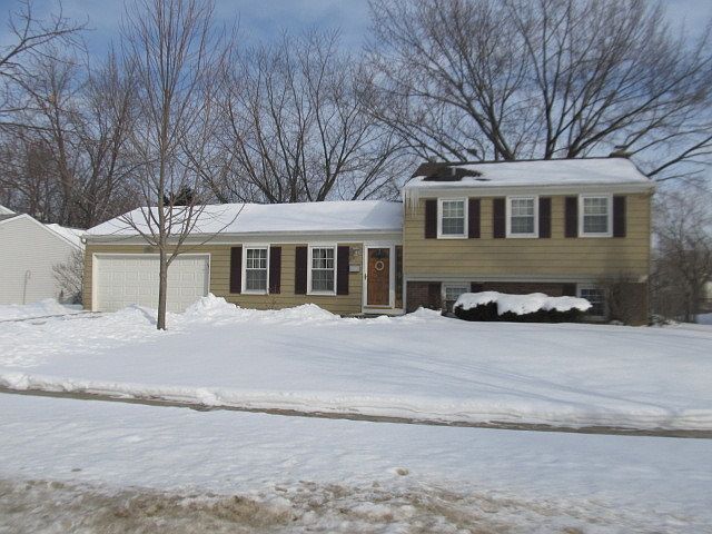 1st image of 305 N Braintree Dr