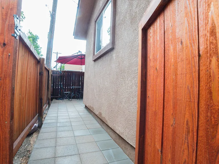 118 N Corona St — Photo 10