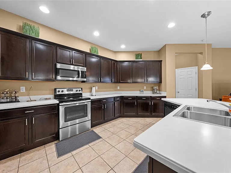 4704 Ruby Red Ln — Photo 35