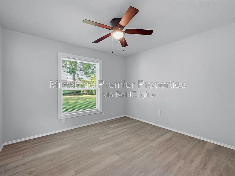 718 W Belden St — Photo 15